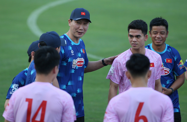 Thách thức tạo dựng hàng công